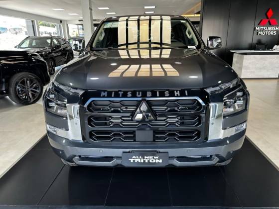 MITSUBISHI TRITON 2.4 BITURBO DIESEL CD HPE-S 4X4 AUTOMÁTICO MITSUBISHI TRITON 2.4 BITURBO DIESEL CD HPE-S 4X4 AUTOMÁTICO